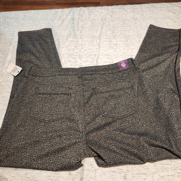 NWT Gloria Vanderbilt Black and Gray Straight Leg Pants Size 12 - Picture 5 of 9